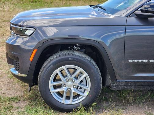 Metallic 2026 Jeep Grand Cherokee L Laredo