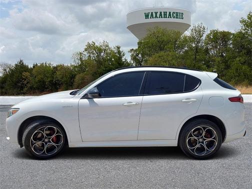 2022 Alfa Romeo Stelvio Veloce