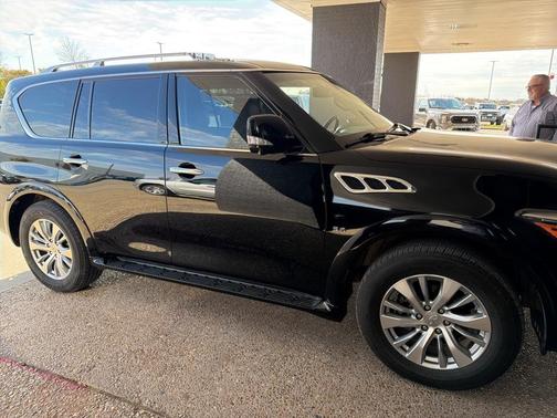 2017 INFINITI QX80 Base