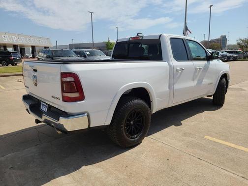 Bright White Clearcoat 2020 RAM 1500 Laramie