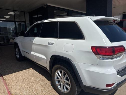 Bright White Clearcoat 2021 Jeep Grand Cherokee Laredo E