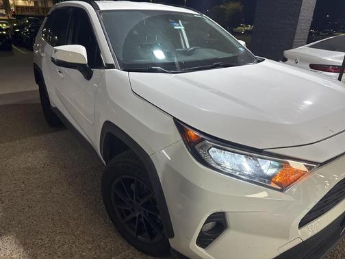 2020 Toyota RAV4 XLE