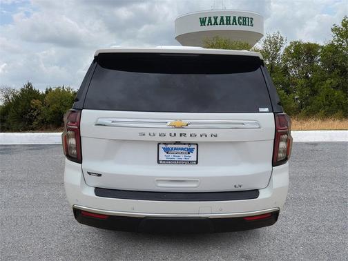 2023 Chevrolet Suburban LT