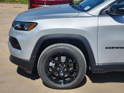 Silver Zynith 2026 Jeep Compass Latitude