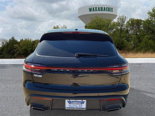 2022 Porsche Macan Base