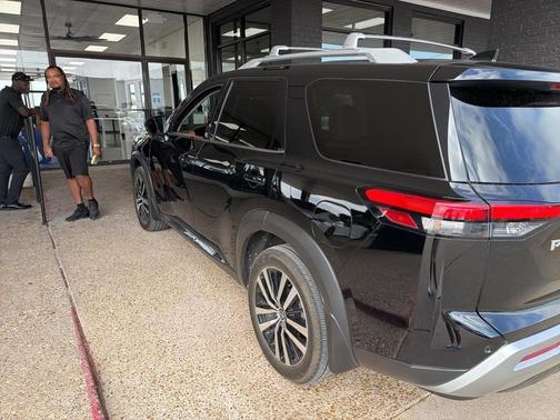 2024 Nissan Pathfinder Platinum