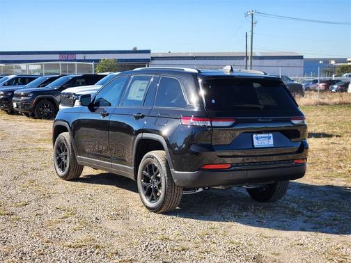 2025 Jeep Grand Cherokee Laredo
