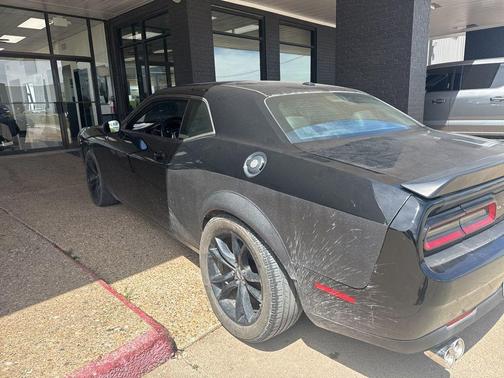 Pitch Black Clearcoat 2018 Dodge Challenger SXT