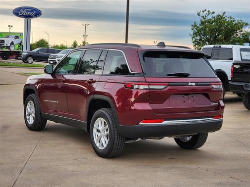 2025 Jeep Grand Cherokee Laredo