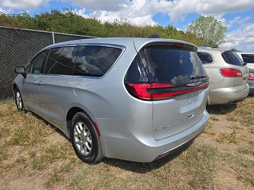 2024 Chrysler Pacifica Touring-L