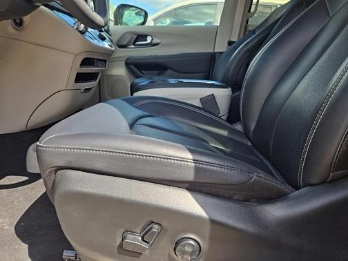 2024 Chrysler Pacifica Touring-L