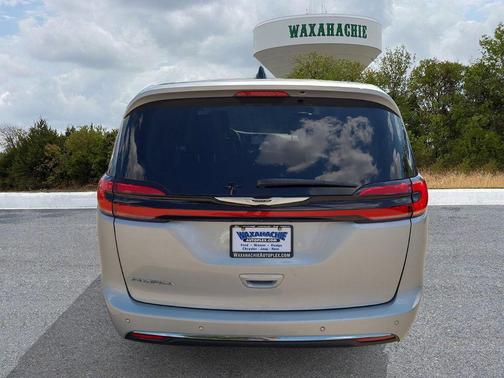 2024 Chrysler Pacifica Touring-L