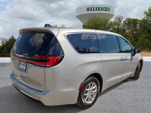 2024 Chrysler Pacifica Touring-L