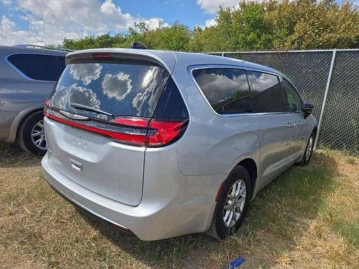 2024 Chrysler Pacifica Touring-L
