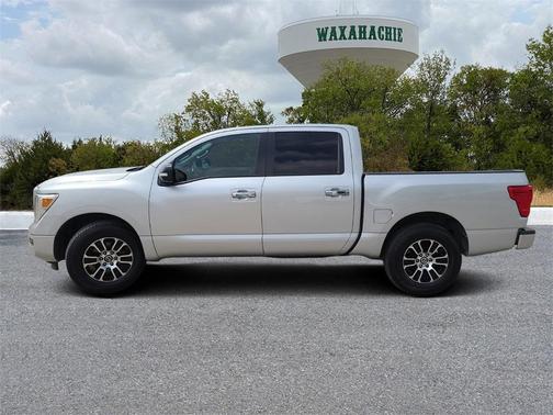 2020 Nissan Titan SV