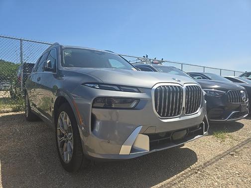 2025 BMW X7 xDrive40i