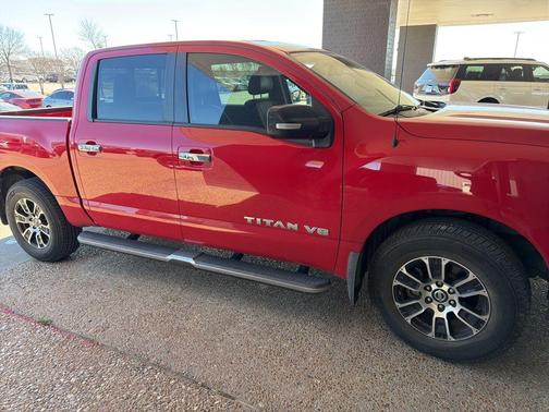 2020 Nissan Titan SV