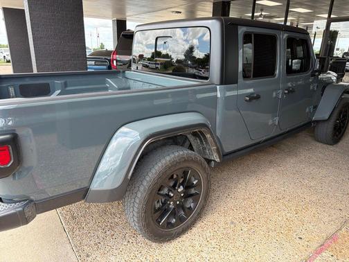 Anvil Clearcoat 2025 Jeep Gladiator Sport
