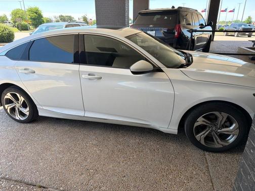 Platinum White Pearl 2018 Honda Accord EX