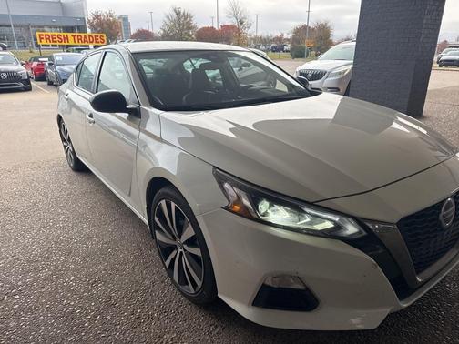 2022 Nissan Altima 2.5 SR
