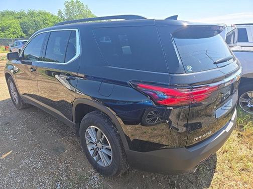Mosaic Black Metallic 2023 Chevrolet Traverse LT Cloth
