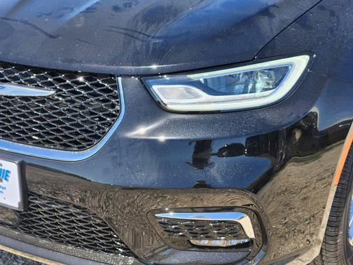 Diamond Black 2026 Chrysler Pacifica Select