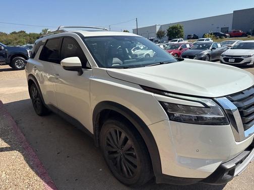 2022 Nissan Pathfinder SL