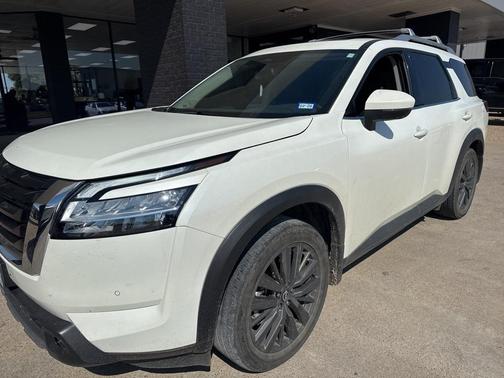 2022 Nissan Pathfinder SL