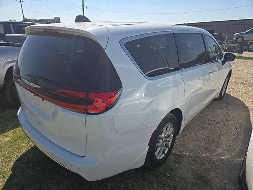 Bright White Clearcoat 2025 Chrysler Pacifica Select