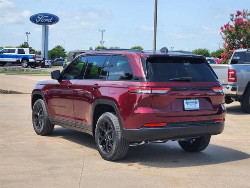2025 Jeep Grand Cherokee Laredo