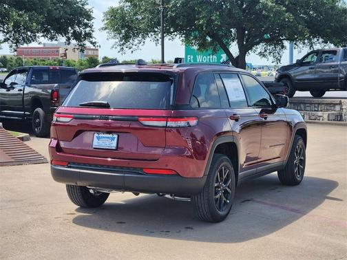 2025 Jeep Grand Cherokee Laredo