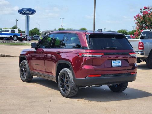 2025 Jeep Grand Cherokee Laredo