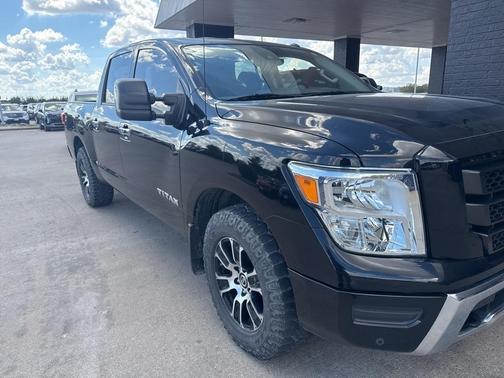 2021 Nissan Titan SV
