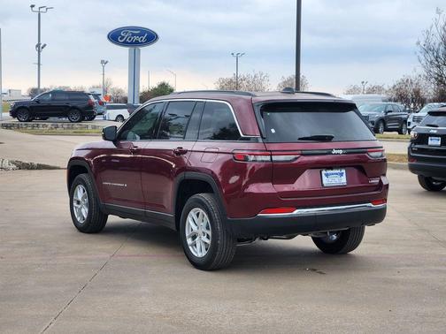2025 Jeep Grand Cherokee Laredo