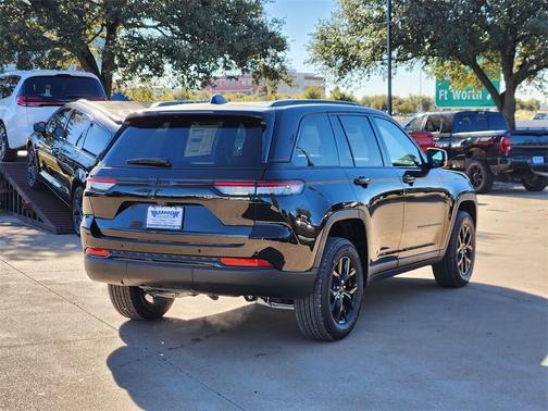 2025 Jeep Grand Cherokee Laredo