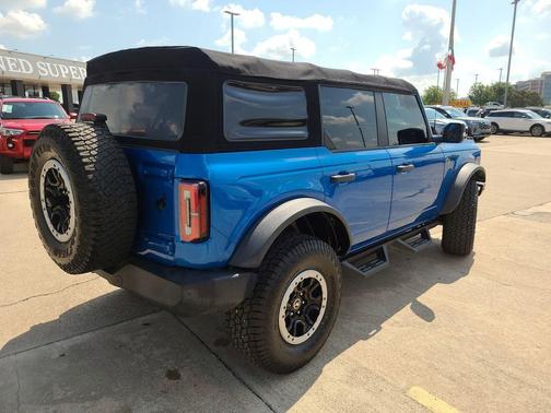 Blue Metallic 2022 Ford Bronco Wildtrak