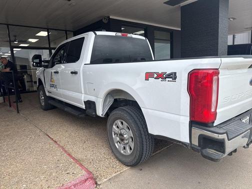 Oxford White 2024 Ford F-250 XLT