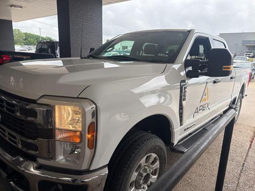 Oxford White 2024 Ford F-250 XLT