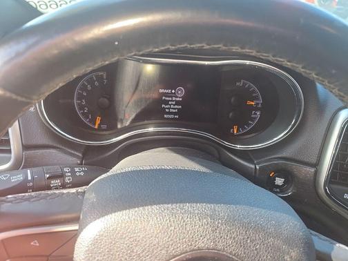 Bright White Clearcoat 2018 Jeep Grand Cherokee Laredo