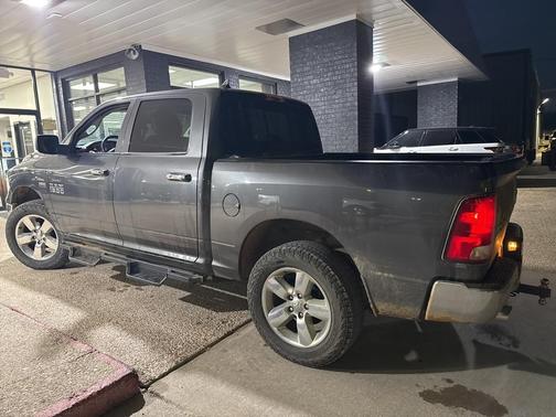 2016 RAM 1500 SLT