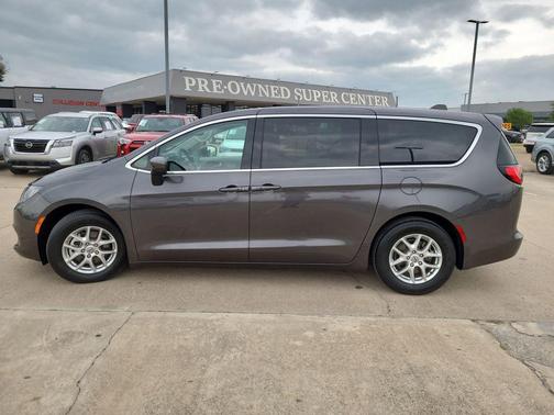 Granite Crystal Clearcoat Metallic 2023 Chrysler Voyager LX