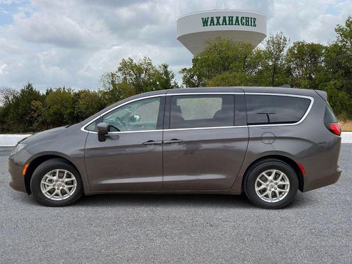 Granite Crystal Clearcoat Metallic 2023 Chrysler Voyager LX