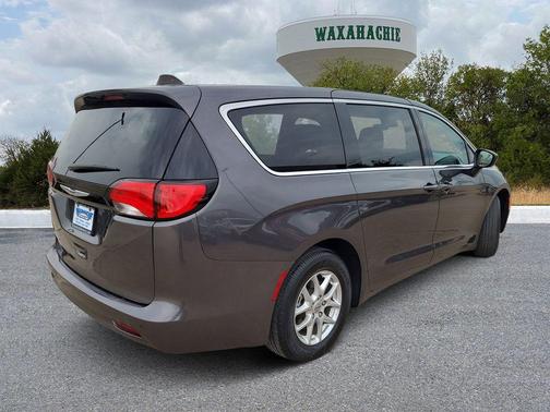 Granite Crystal Clearcoat Metallic 2023 Chrysler Voyager LX