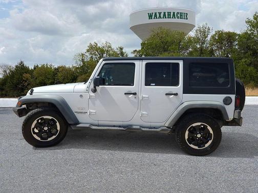 Bright White Clearcoat 2015 Jeep Wrangler Unlimited Sahara