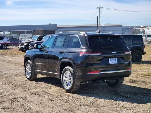 2026 Jeep Grand Cherokee Laredo