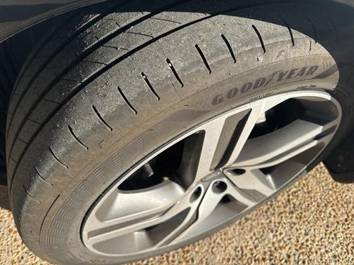 2023 Land Rover Discovery P300 S R-Dynamic