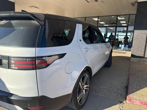 2023 Land Rover Discovery P300 S R-Dynamic