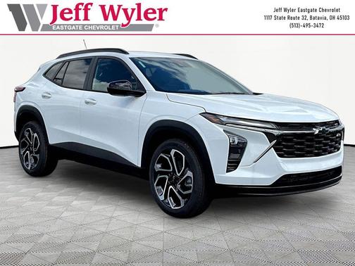 Summit White 2026 Chevrolet Trax FWD 2RS