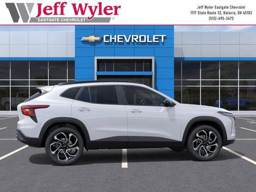 Summit White 2026 Chevrolet Trax FWD 2RS