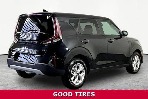 Fusion Black 2025 Kia Soul LX
